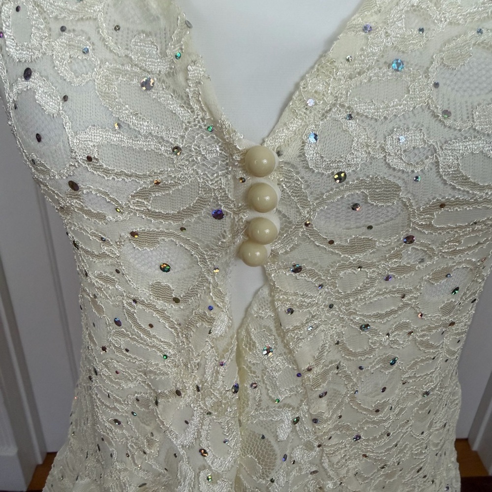New Directions Women’s Ivory Sequins Top Size PS Short Cap Sleeve - Picture 3 of 6